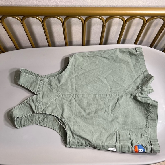 100% cotton Green baby Overalls with animal & Car embroidery Patches no flaws - Picture 5 of 5